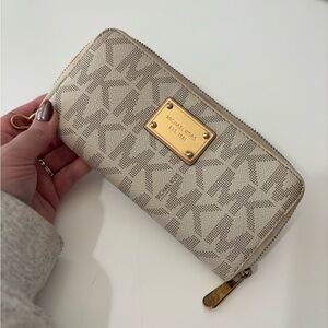Michael Kors Geometric Beige Wallet